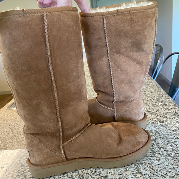 Tall Ugg Women’s Boots - Picture 2 of 4